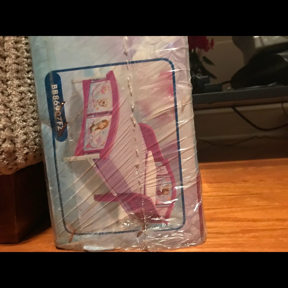 Frozen toddler bed